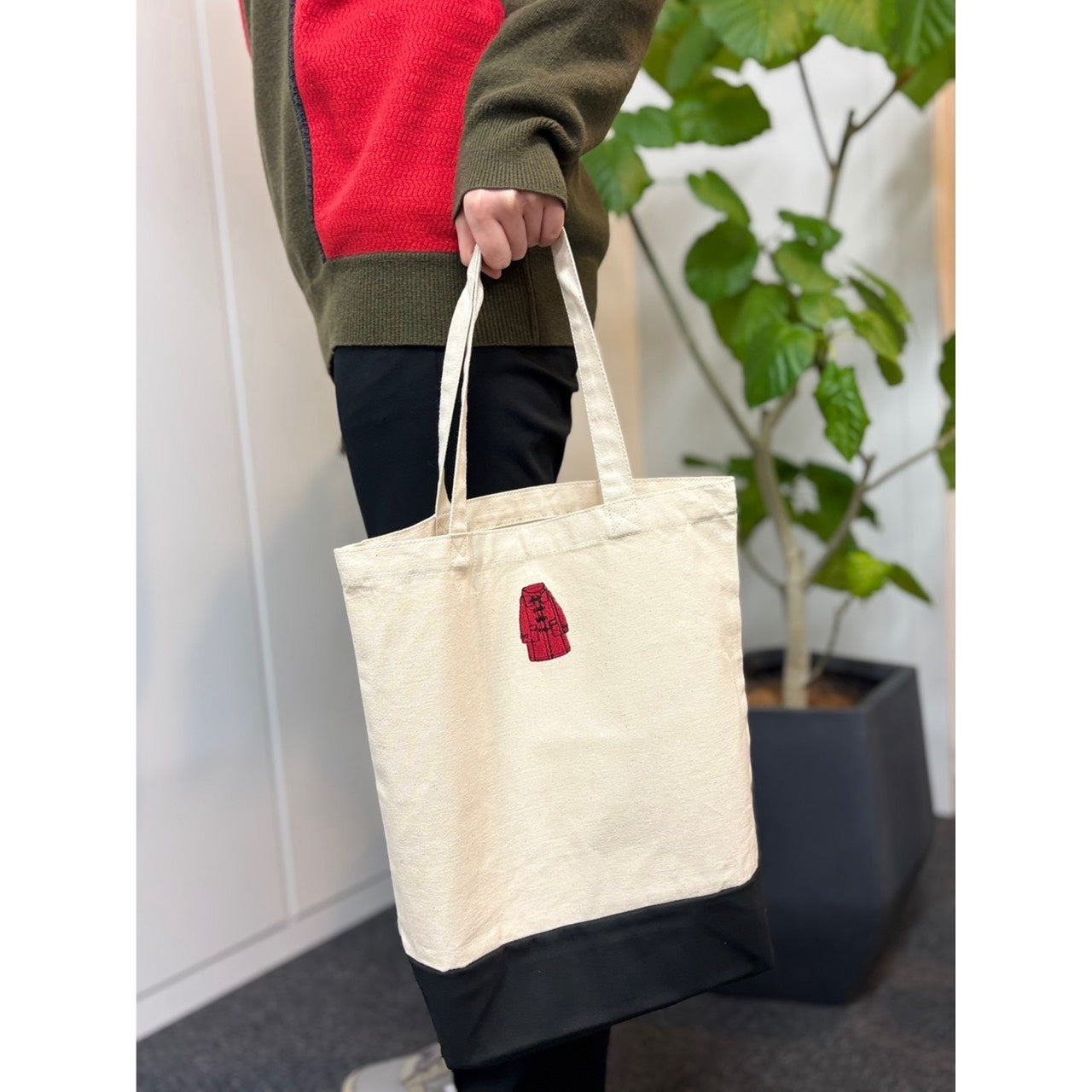 "Complete Blue Car" embroidered tote bag