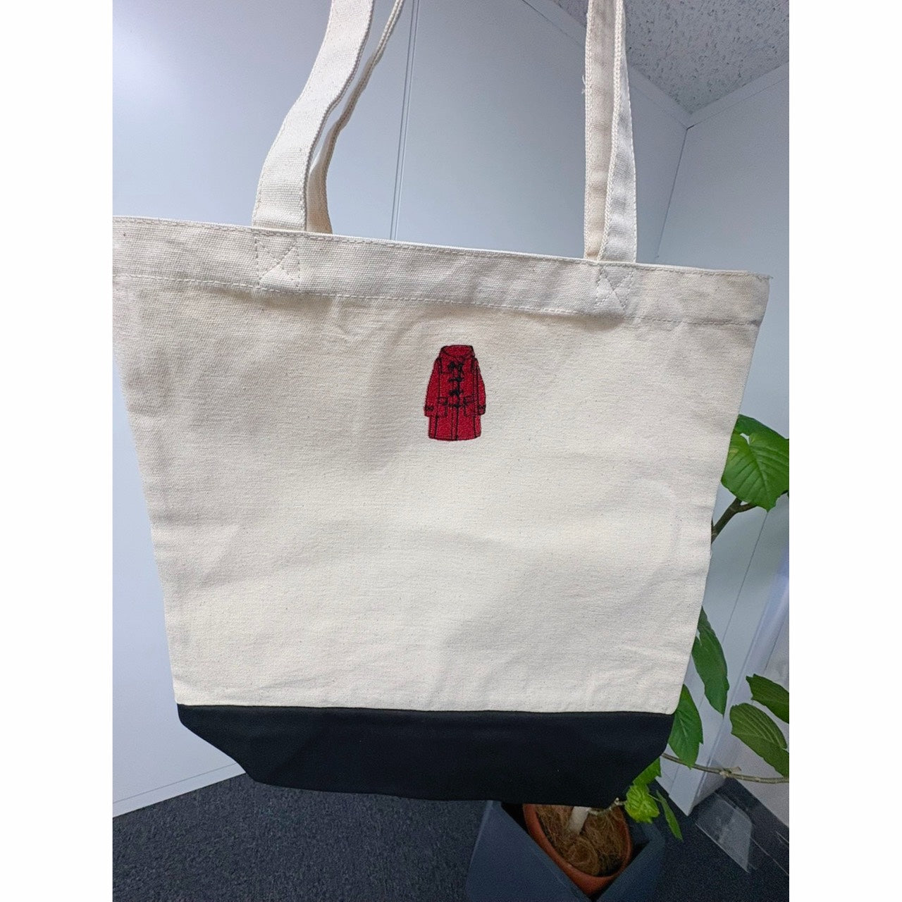 "Complete Blue Car" embroidered tote bag